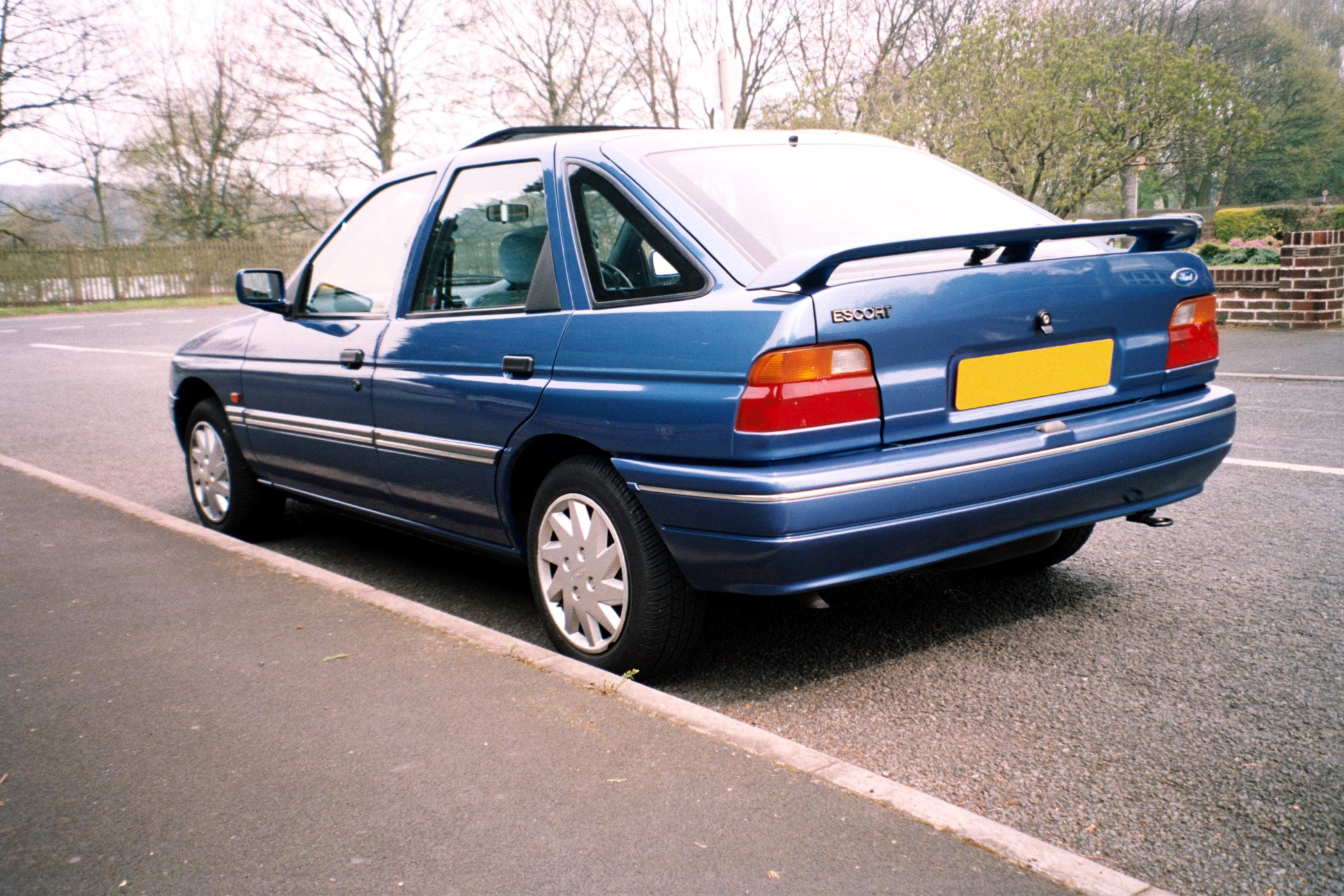 1991_Ford_Escort_Encore.jpg