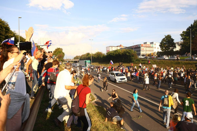 20210929 protesti avtocesta.png