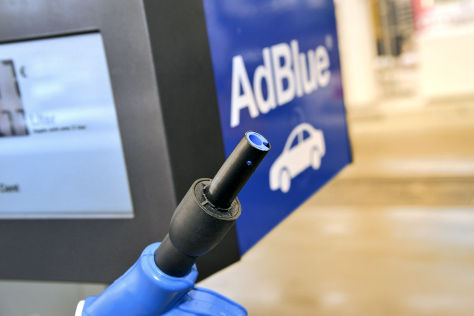 AdBlue-Zapfhahn-an-Total-Tankstelle-474x316-14c439bbeaf1026a.jpg