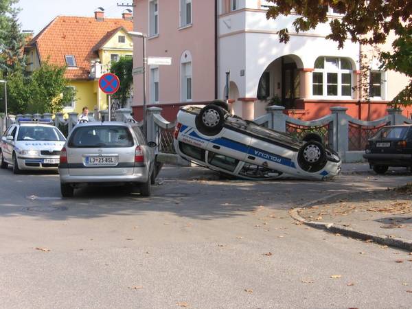 Policija nesreča.jpe