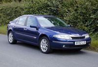 531082-bluerenaultlaguna_52.jpg