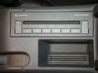 1110854-VW-Sony-6discChanger-installed.jpg